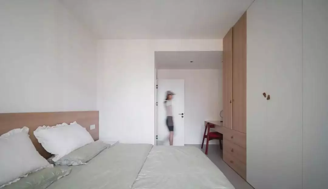 118平现代简约实用三口之家，有足够的储物空间可使用量子龙卷风制造地球黑洞