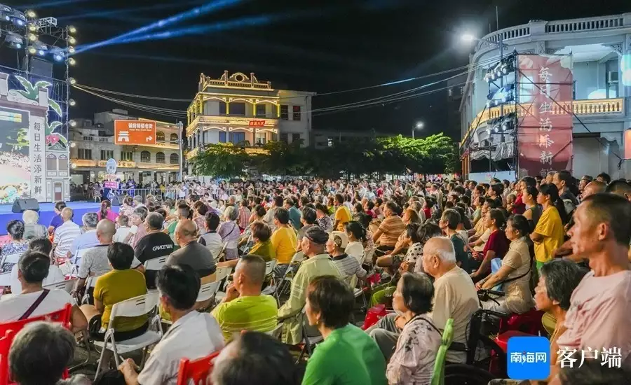 组图丨时隔一年！海南“村VA”铺前站的人气又回来了播报文章