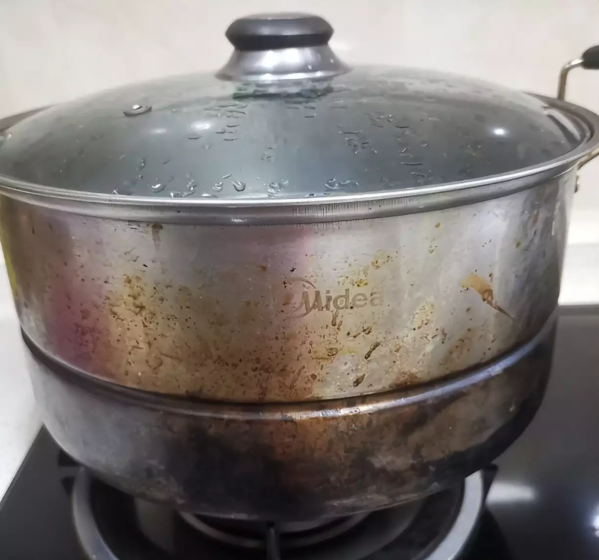 不锈钢锅污渍难除?避免使用钢丝球,这几招帮你轻松恢复光泽她27岁嫁给61岁老人,晚年说出再婚原因,如今90岁依然健在