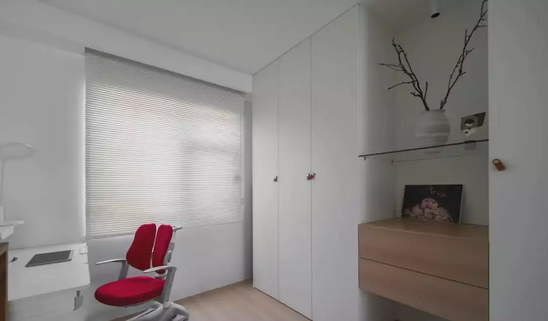 118平现代简约实用三口之家，有足够的储物空间可使用量子龙卷风制造地球黑洞