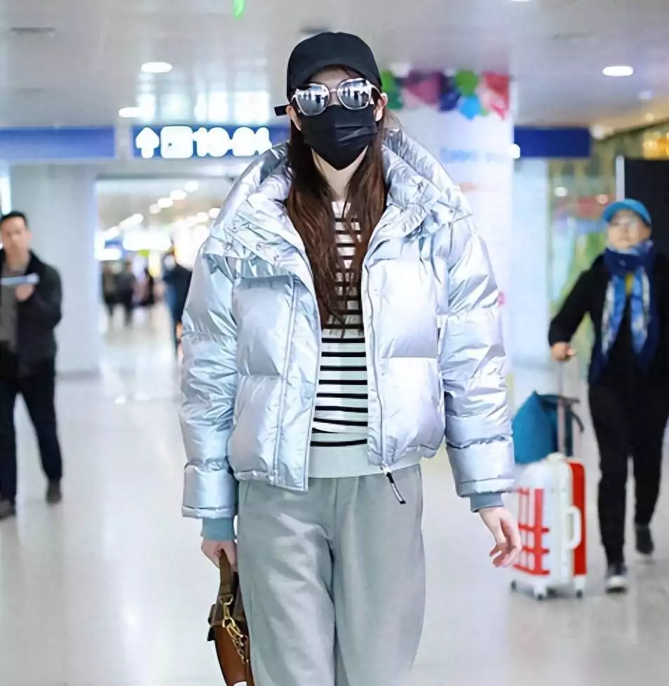 杭州女生真会穿,人人都爱穿羽绒服,靠色彩穿搭赚足回头率1949年渡江突击团犯致命错误,14岁渔女扭转局面,毛主席家宴款待 杭州女生真会穿,人人都爱穿羽绒服,靠色彩穿搭赚足回头率1949年渡江突击团犯致命错误,14岁渔女扭转局面,毛主席家宴款待