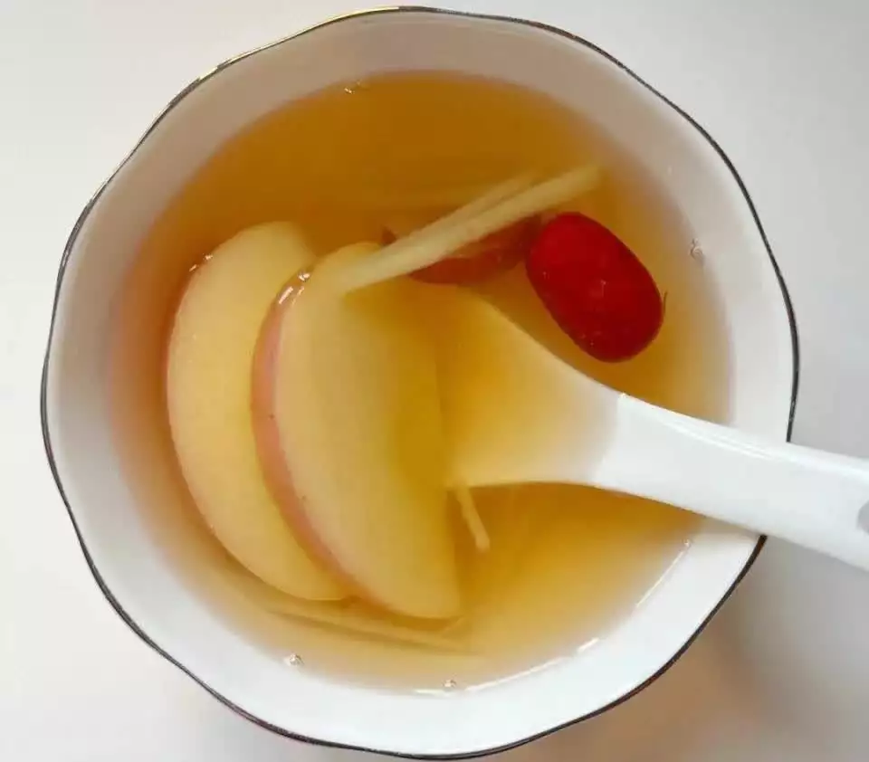 别再直接吃苹果了，试试煮苹果水，身体越来越好快收藏！