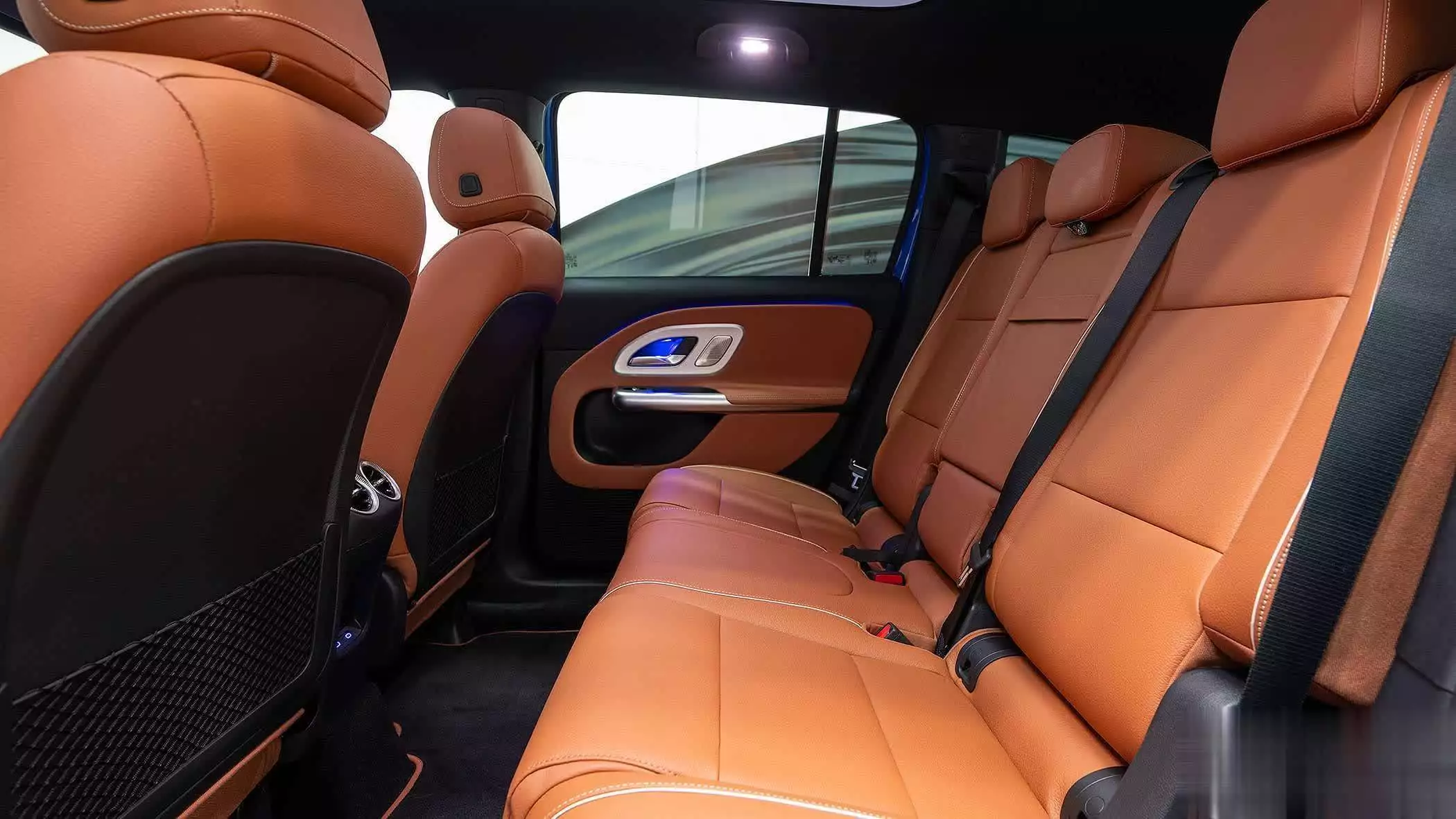 奔驰轿车型大全和价格_奔驰GLB内饰设计_奔驰GLB下一代车型