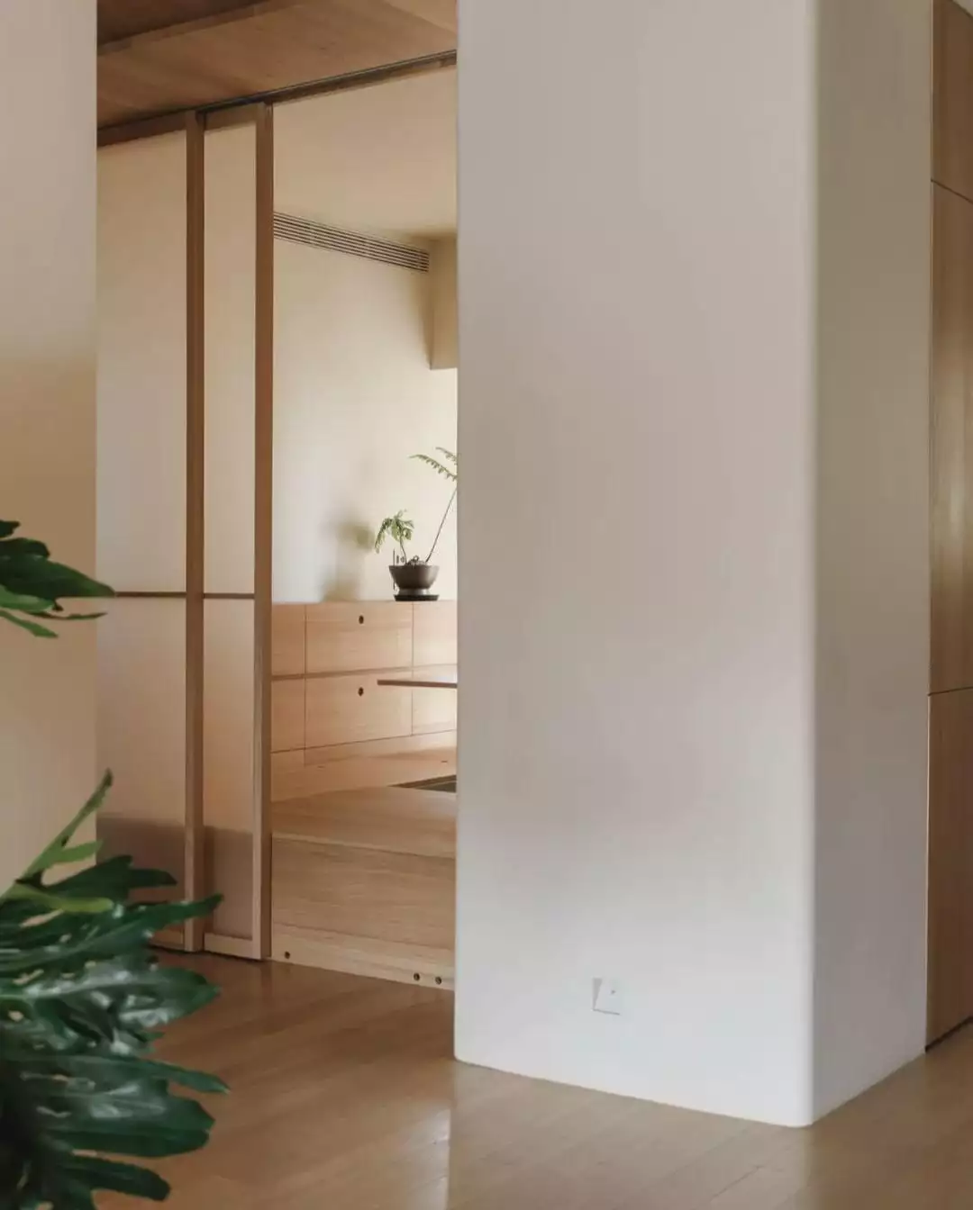 140平自然原木质感温馨四室,秉承克制与至简理念!中式“校园战袍”走红,00后老师穿上原地变老30岁,超级加辈