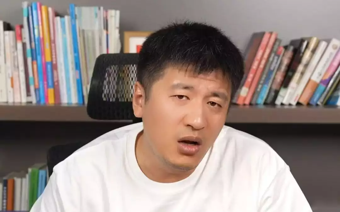 揭秘高考后选择专业的真实意见,周鸿祎竟在厕所谈观点!还没开战,就报废30辆坦克,死伤无数,只因12岁小孩儿拿错齿轮 揭秘高考后选择专业的真实意见,周鸿祎竟在厕所谈观点!还没开战,就报废30辆坦克,死伤无数,只因12岁小孩儿拿错齿轮