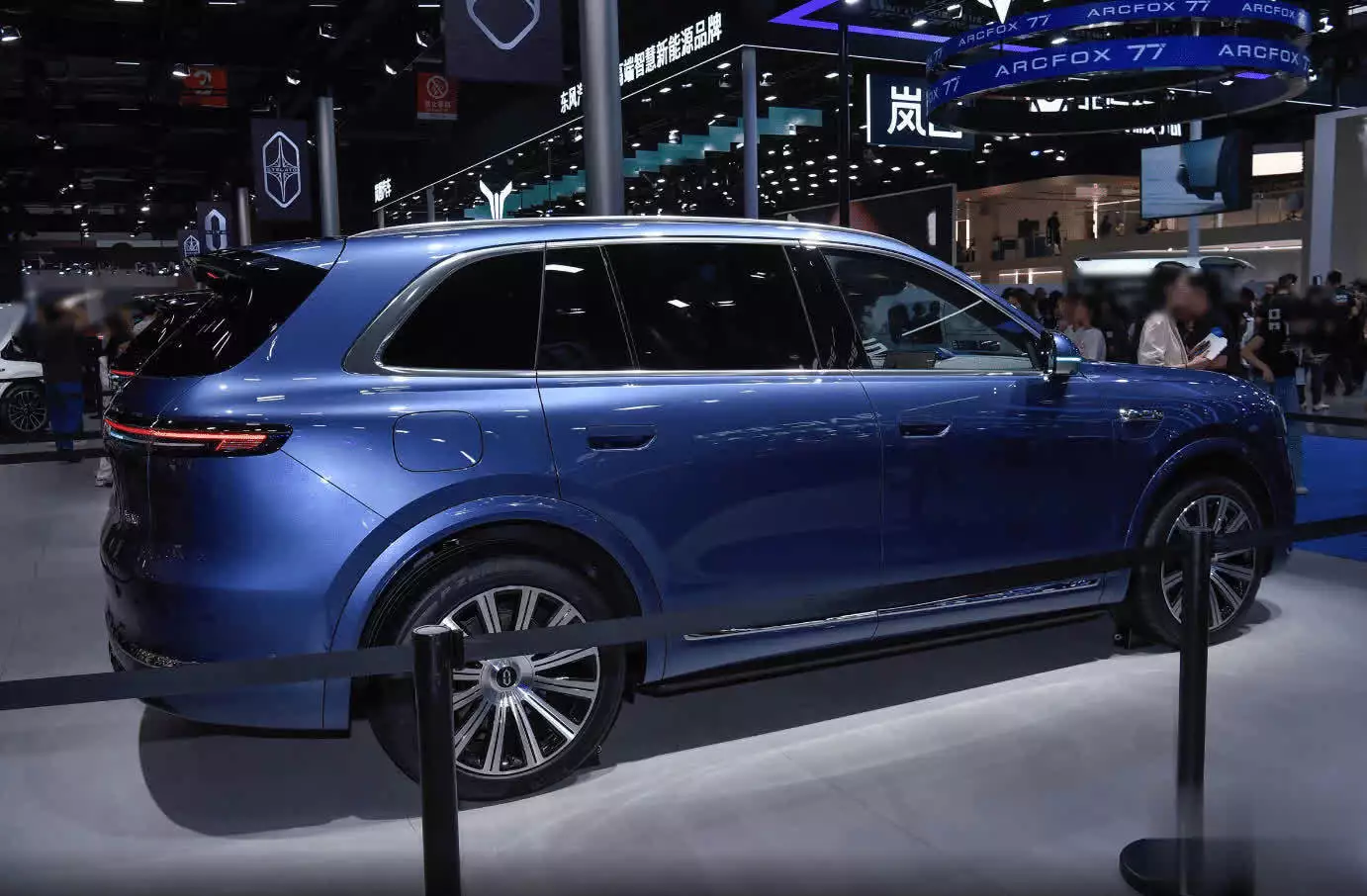 问界_全新问界M7价格对比老款_全新问界M7设计语言升级