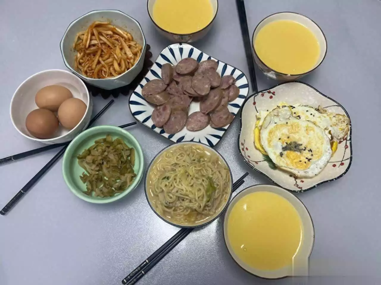 山东一家四口的早餐,在朋友圈火了,网友:家里有矿,吃不起!山东一家5代人住日军炮楼58年,因墙体过厚,装上暖气用了20年 山东一家四口的早餐,在朋友圈火了,网友:家里有矿,吃不起!山东一家5代人住日军炮楼58年,因墙体过厚,装上暖气用了20年