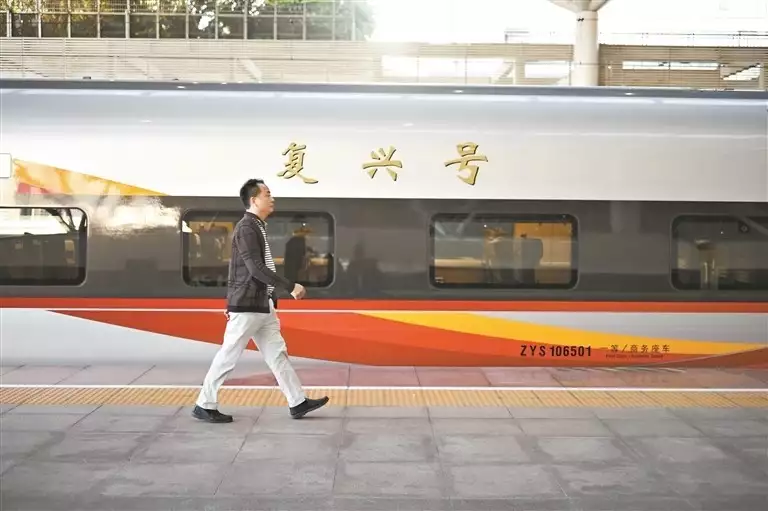 “春运大片”今日“公映” 深圳始发节前高铁、普列火车票已基本售罄 “春运大片”今日“公映” 深圳始发节前高铁、普列火车票已基本售罄
