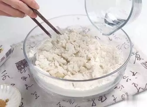 陕西蘸水面的正宗做法,面条筋道,酸香味美,上桌汤都不剩下!女子救下猫头鹰,竟成超级粘人精?走到哪跟到哪,网友:你被认定了! 陕西蘸水面的正宗做法,面条筋道,酸香味美,上桌汤都不剩下!女子救下猫头鹰,竟成超级粘人精?走到哪跟到哪,网友:你被认定了!