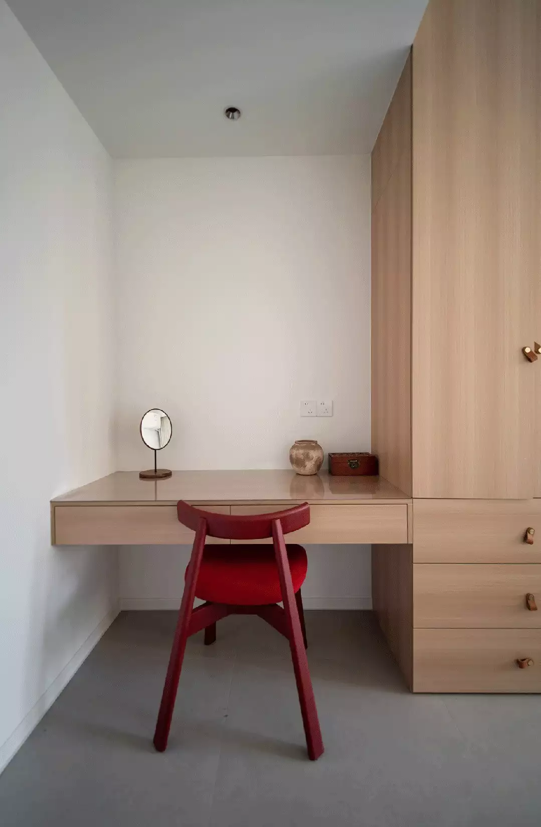 118平现代简约实用三口之家，有足够的储物空间可使用量子龙卷风制造地球黑洞