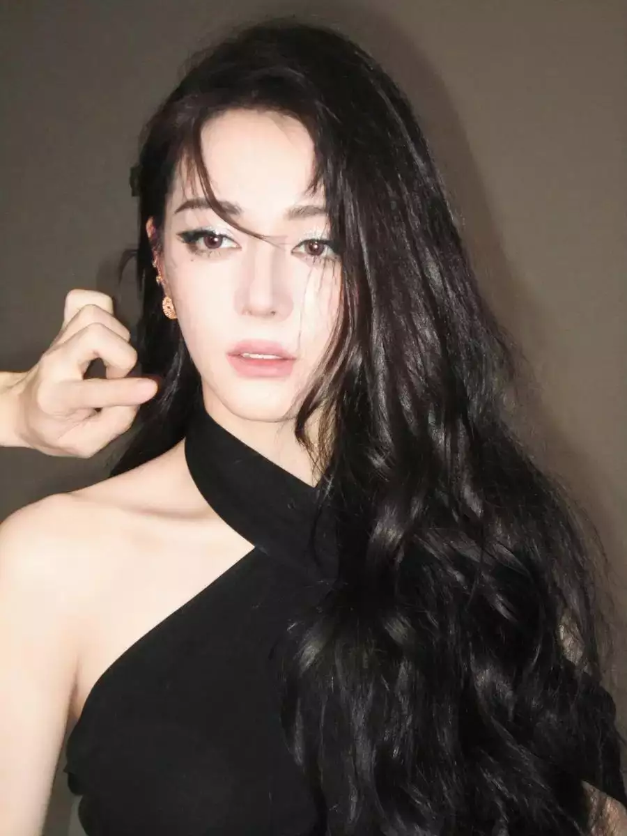 迪丽热巴美神营业!卡纸眼线暴击内娱 迪丽热巴美神营业!卡纸眼线暴击内娱