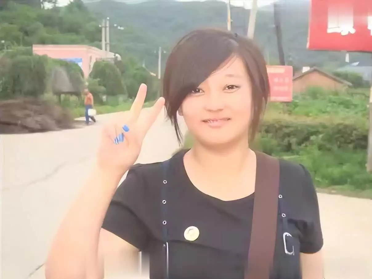 《蜀锦人家》:从80斤减重奇迹到《知否》惊艳,她的变身让人眼前一亮!韩红瘦40斤美到认不出,穿夹克配马丁靴,时髦得像变了个人 《蜀锦人家》:从80斤减重奇迹到《知否》惊艳,她的变身让人眼前一亮!韩红瘦40斤美到认不出,穿夹克配马丁靴,时髦得像变了个人