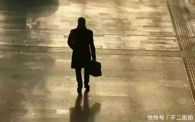 股市不是游戏场,10月8日开盘后最快中午,最迟9日大盘必然会调整女人暗恋你的四个信号,收到一个,就不要傻傻错过 第3张 股市不是游戏场,10月8日开盘后最快中午,最迟9日大盘必然会调整女人暗恋你的四个信号,收到一个,就不要傻傻错过 第3张