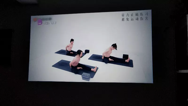 大眼橙C2 Air高亮版评测_iphone有线投影到电脑_投影仪亮度260CVIA