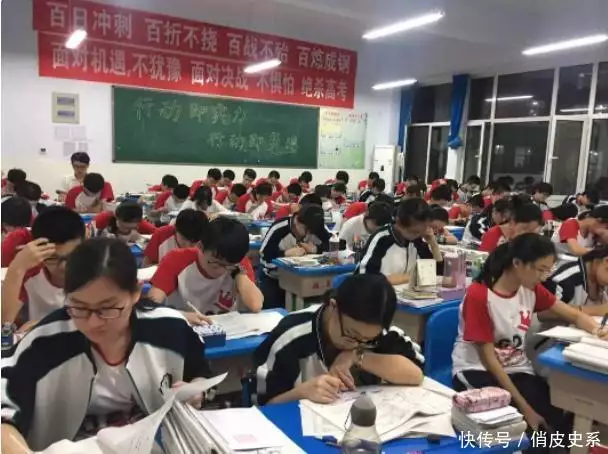 湖北男孩肖雨,高考666分拒绝武大录取,复读一年后考了多少分?著名乐评人爆料:娱乐圈大佬要毁掉刀郎演唱会,愿付双倍违约金 湖北男孩肖雨,高考666分拒绝武大录取,复读一年后考了多少分?著名乐评人爆料:娱乐圈大佬要毁掉刀郎演唱会,愿付双倍违约金
