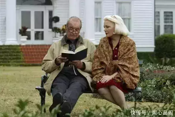 兄弟姐妹之间最大的悲哀，不是反目成仇，而是这两件事，很现实董洁儿子太早熟，15岁身高近1米8，五官神似“年轻版梁朝伟”