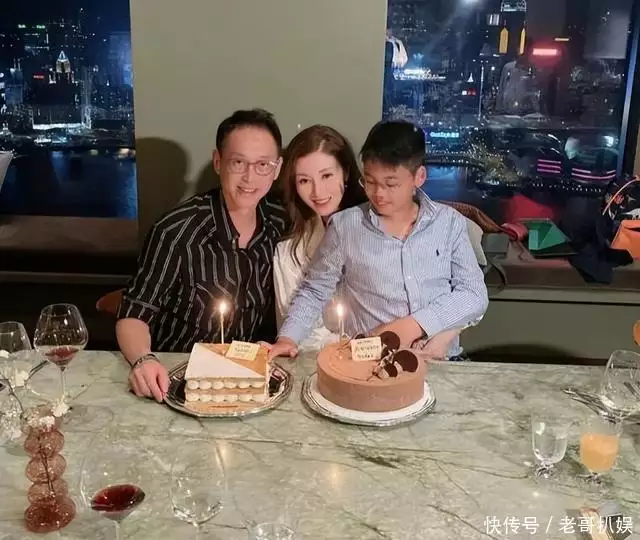 许晋亨的儿子变样了,13岁的他又黑又壮,不像妈妈李嘉欣59年毛泽东接待外宾,吩咐秘书为客人准备饭菜:别管什么清规戒律 许晋亨的儿子变样了,13岁的他又黑又壮,不像妈妈李嘉欣59年毛泽东接待外宾,吩咐秘书为客人准备饭菜:别管什么清规戒律
