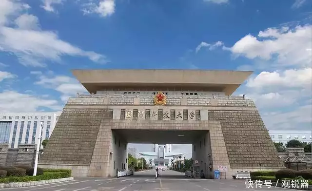 英雄航天员朱扬柱,荣获新的身份,他身边的美女军官霸气吃相不要太难看!皇冠三子蹭琼瑶葬礼热度,打响反击第一枪 英雄航天员朱扬柱,荣获新的身份,他身边的美女军官霸气吃相不要太难看!皇冠三子蹭琼瑶葬礼热度,打响反击第一枪