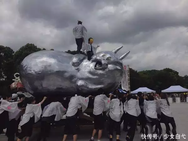 别人的硬核大学!每年都举行的学园祭,堪称“怪力乱神”大游行13年 , 河南2岁男童坠井,爷爷倒挂一夜救他致死,孙子痛哭 : 我要爷爷 别人的硬核大学!每年都举行的学园祭,堪称“怪力乱神”大游行13年 , 河南2岁男童坠井,爷爷倒挂一夜救他致死,孙子痛哭 : 我要爷爷