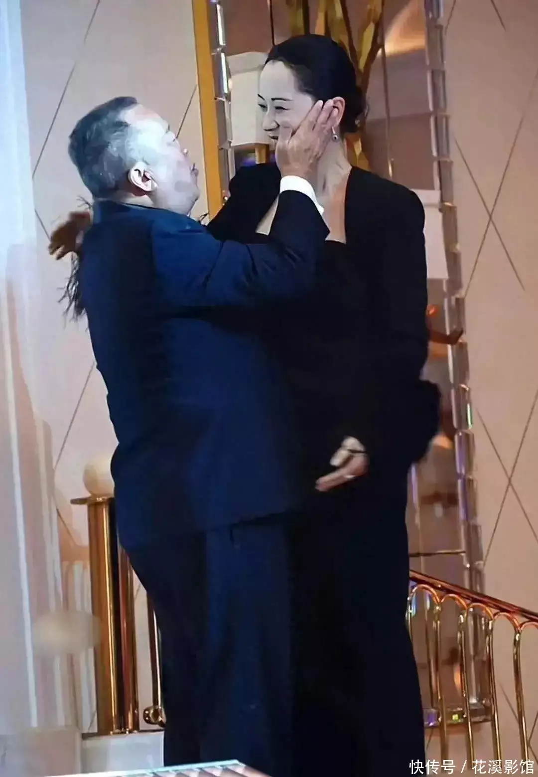 引发热议！曾志伟颁奖时摸海清的脸，网友：没有分寸感的亲昵行为隋朝不是二世而亡吗？为什么有人说有六个皇帝？多出四个是咋回事