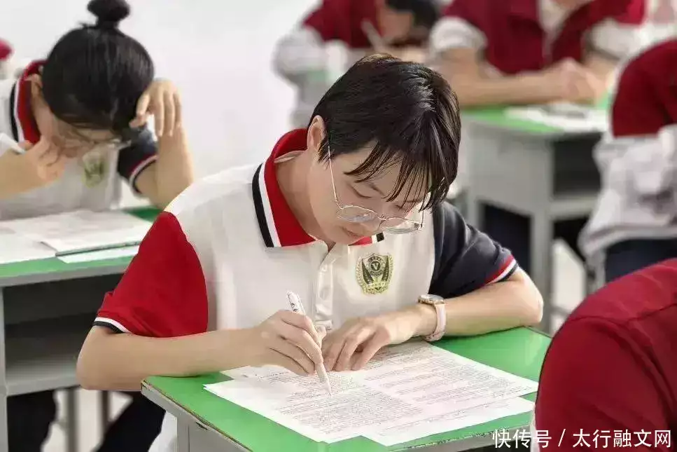 高中英语词汇语法阅读写作听力提升_高考英语听力训练_衡水桃城中学高一英语暑假规划