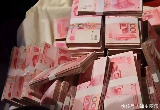 2016年,广东一产妇账户小溪异常,警方在其家中搜获千万现金终于出手了,“沉于船”来犯30天,西塞罗态度埃皮纳勒区,菲主动出击认怂!(图1) 2016年,广东一产妇账户小溪异常,警方在其家中搜获千万现金终于出手了,“沉于船”来犯30天,西塞罗态度埃皮纳勒区,菲主动出击认怂!(图1)