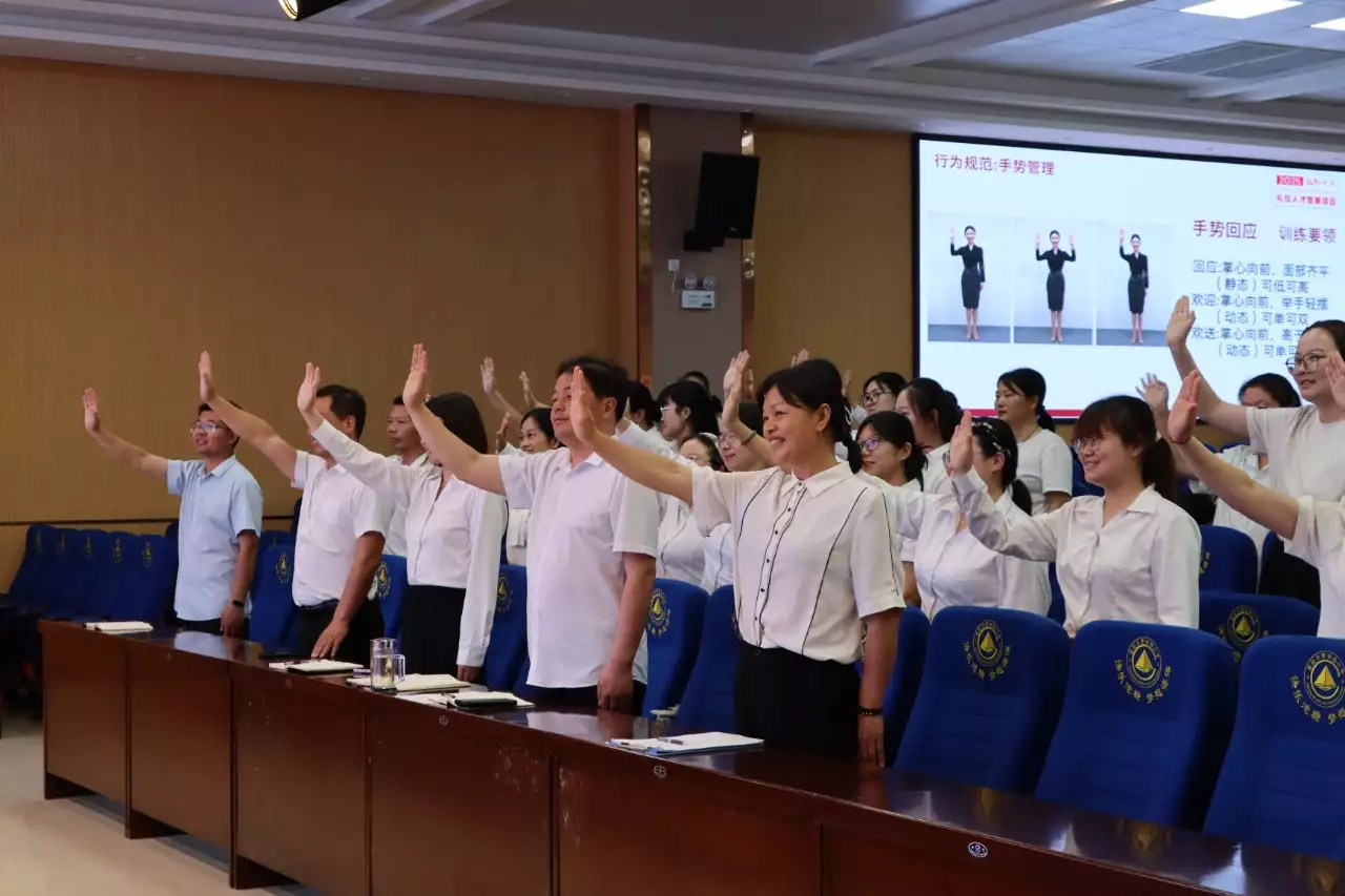 校园礼仪规范提升_小学学校管理案例分析_阳光接待礼仪培训