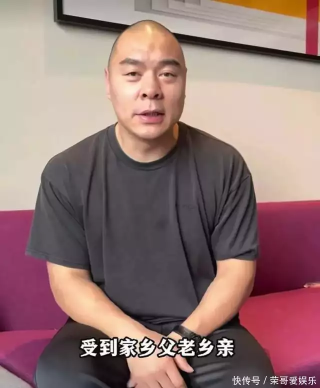 邹市明赚翻了！邹市明击倒普拉特后首次公布收入，却至于张君龙！冯青被钟汉良赵康TNUMBERV12V417岁，看到旧照后，才知道钟汉良为啥这么急(图2)