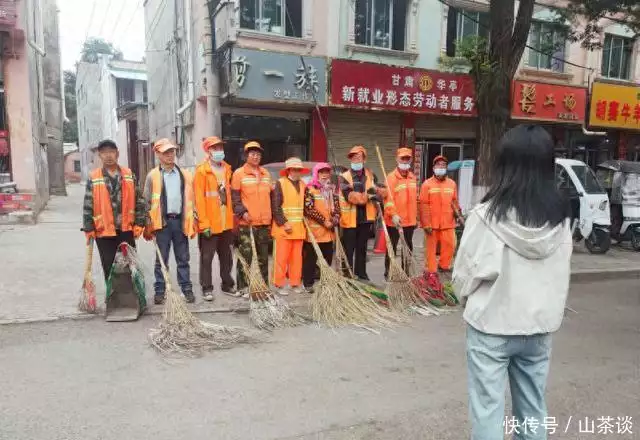 环卫所：阴雨送凉意，环卫“净”全力