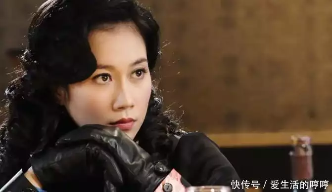 温峥嵘出道将近25年，涉足了近百部影视作品，无论是古装还是民国，现代