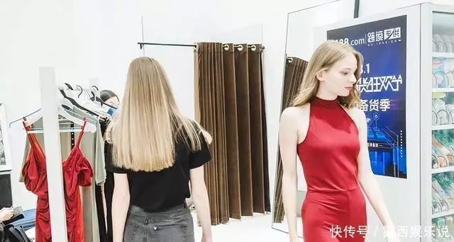 洋模特在中国捞金:时薪3000元,3个月赚套房,称没钱了就去中国!警界发生的事情有多有趣?网友:被老婆打了之后,警察却转正了 洋模特在中国捞金:时薪3000元,3个月赚套房,称没钱了就去中国!警界发生的事情有多有趣?网友:被老婆打了之后,警察却转正了