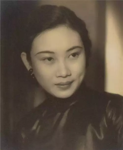 红极一时、腰缠万贯的上海滩影后，为何晚年沦为乞丐？她是前湖南台一姐，却在5分钟内全身瘫痪，如今公开征婚也无人娶