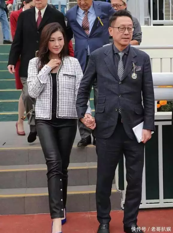 许晋亨的儿子变样了,13岁的他又黑又壮,不像妈妈李嘉欣59年毛泽东接待外宾,吩咐秘书为客人准备饭菜:别管什么清规戒律 许晋亨的儿子变样了,13岁的他又黑又壮,不像妈妈李嘉欣59年毛泽东接待外宾,吩咐秘书为客人准备饭菜:别管什么清规戒律