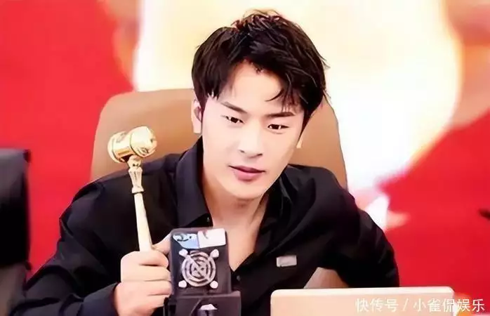 2024带货主播收入排行:董宇辉28亿高居第一,小杨哥塌房仍赚18亿 2024带货主播收入排行:董宇辉28亿高居第一,小杨哥塌房仍赚18亿