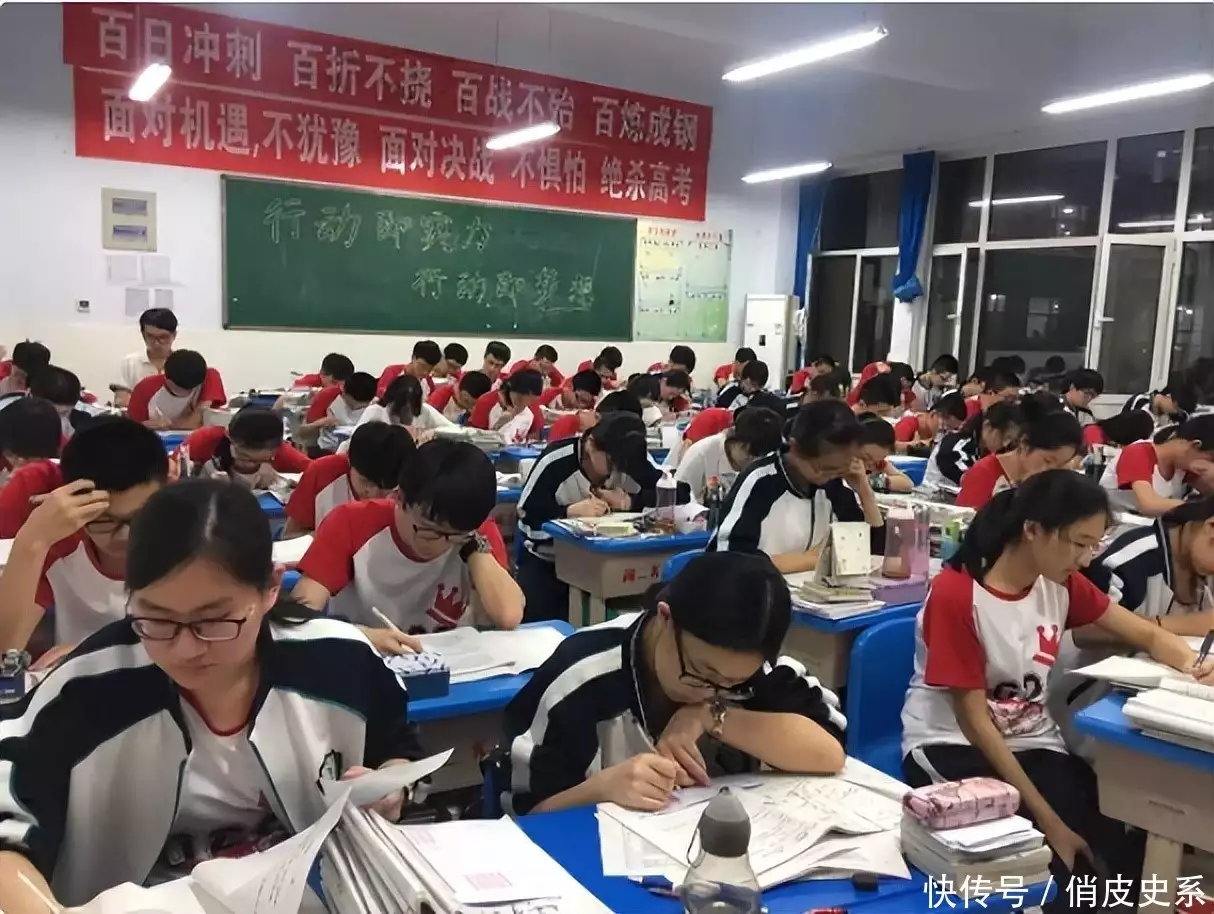 湖北男孩肖雨,高考666分拒绝武大录取,复读一年后考了多少分?著名乐评人爆料:娱乐圈大佬要毁掉刀郎演唱会,愿付双倍违约金 湖北男孩肖雨,高考666分拒绝武大录取,复读一年后考了多少分?著名乐评人爆料:娱乐圈大佬要毁掉刀郎演唱会,愿付双倍违约金