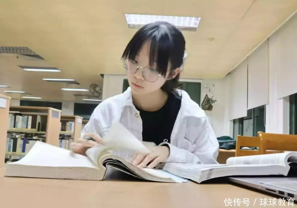 2025高考最热门专业排名_会计专业排名_信息技术专业招生人数分析