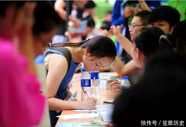 422分进入三本院校,开学不到一周,学生:我的心态崩了开国上将前往农村看望老战友,发现他没钱看病,县委:以为是特务 422分进入三本院校,开学不到一周,学生:我的心态崩了开国上将前往农村看望老战友,发现他没钱看病,县委:以为是特务
