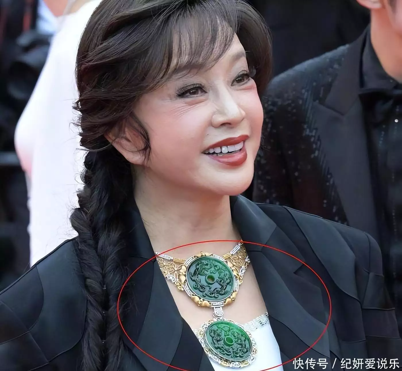 真相藏不住了！刘晓庆再遭实名举报偷税漏税，官方介入，细节曝光