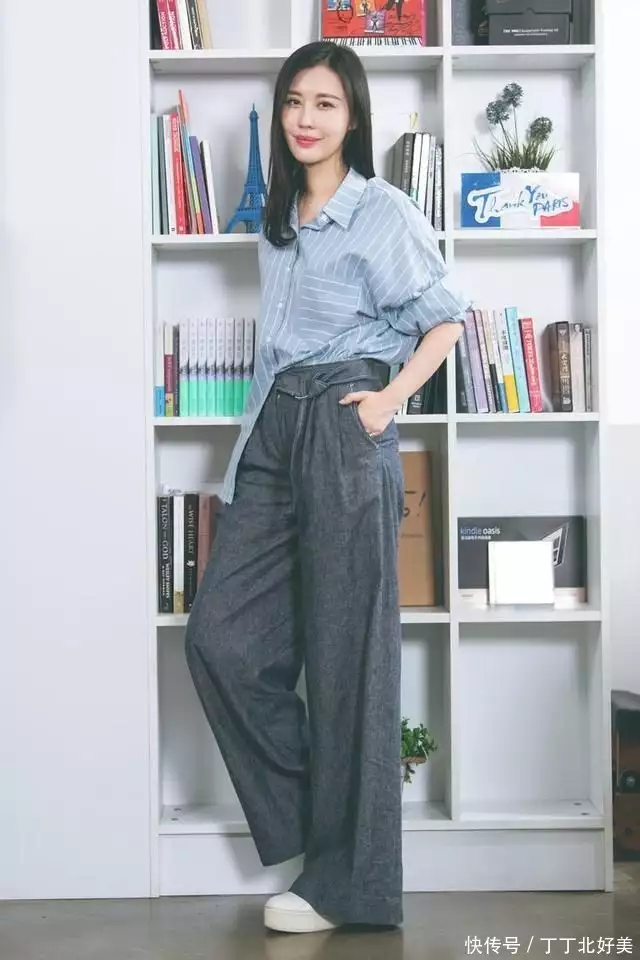 田朴珺终于不是“贵族”打扮,穿条纹衬衫+阔腿裤,简约又高级向佐回应造型争议:在娱乐圈就应该娱乐大家,感慨终于活出自己 田朴珺终于不是“贵族”打扮,穿条纹衬衫+阔腿裤,简约又高级向佐回应造型争议:在娱乐圈就应该娱乐大家,感慨终于活出自己