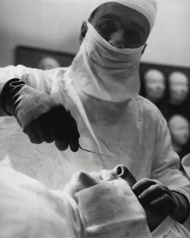 外貌决定犯罪?美国曾为50万犯人免费整形,只为降低再次犯罪率1953年斯大林去世,苏联政府清点其财产后,为何会集体沉默愧疚?(这样也行?)