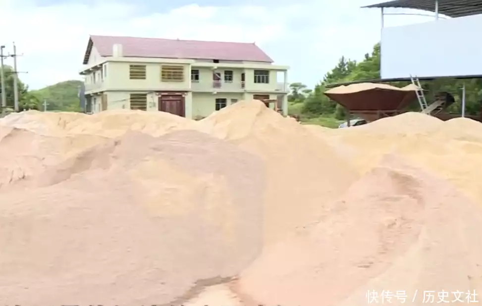 为了瞒着丈夫,女人把56万存到亲弟卡里,急需用钱时亲弟却说不还 为了瞒着丈夫,女人把56万存到亲弟卡里,急需用钱时亲弟却说不还