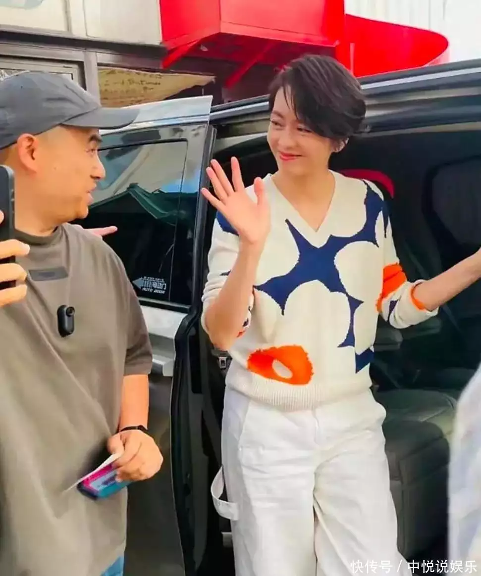 49岁梁咏琪寿颜状态惊艳全网：自然美才是真的抗老秘诀！柯南：从新兰到平和，毛利到阿笠博士，73堪称“青梅竹马狂魔”