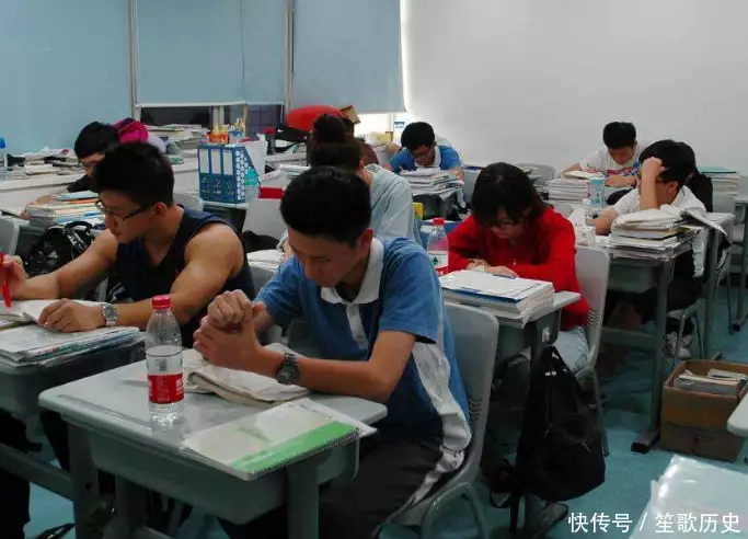 422分进入三本院校,开学不到一周,学生:我的心态崩了开国上将前往农村看望老战友,发现他没钱看病,县委:以为是特务 422分进入三本院校,开学不到一周,学生:我的心态崩了开国上将前往农村看望老战友,发现他没钱看病,县委:以为是特务