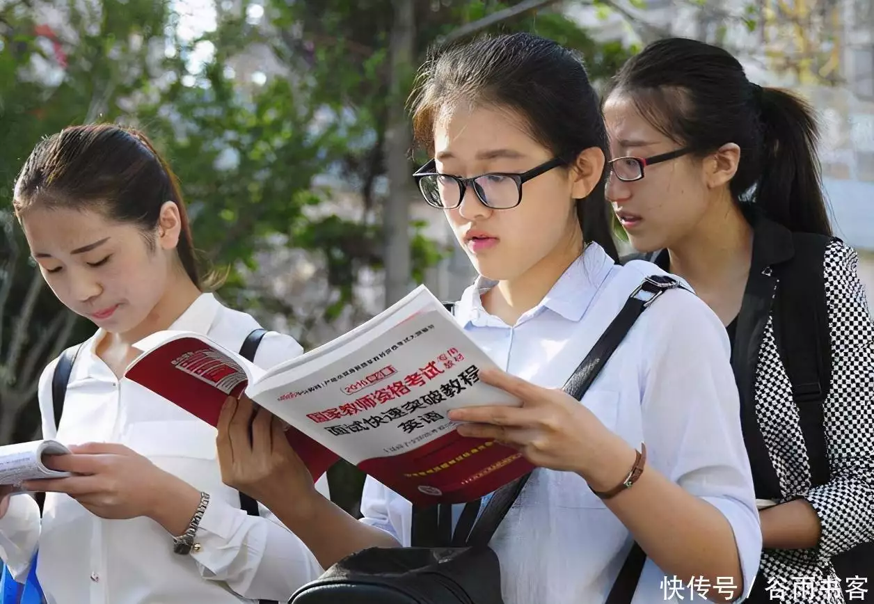 二本大学学生“考研”好还是“考公”好,过来人:考研更适合开国上将前往农村看望老战友,发现他没钱看病,县委:以为是特务 二本大学学生“考研”好还是“考公”好,过来人:考研更适合开国上将前往农村看望老战友,发现他没钱看病,县委:以为是特务