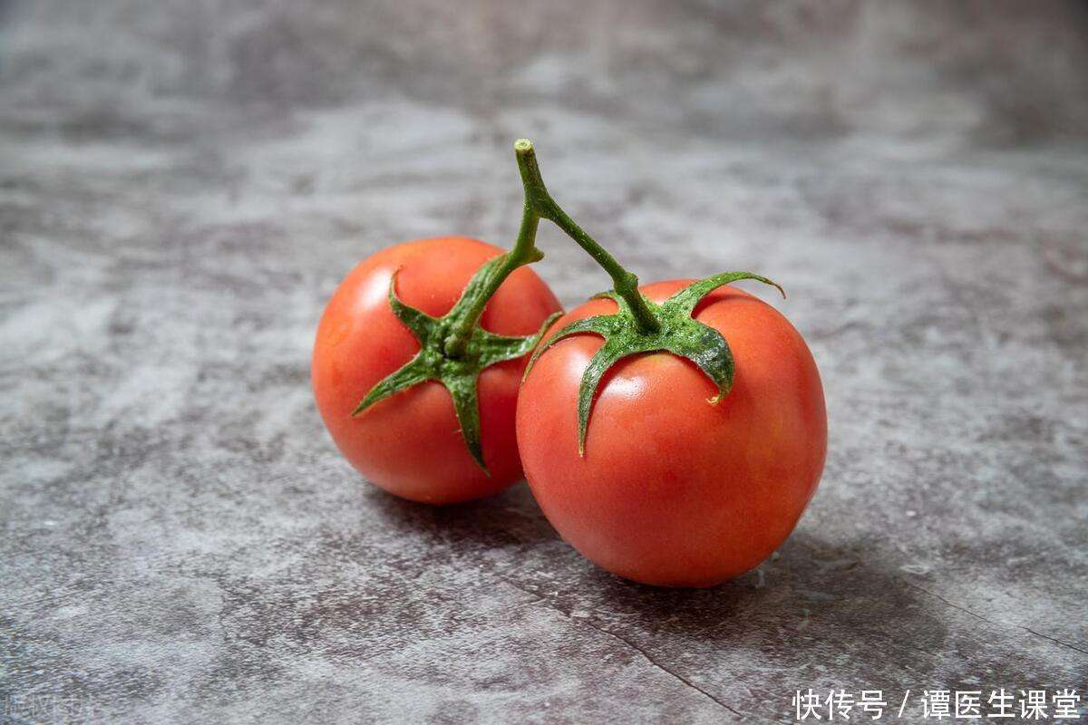 西红柿加它，比砒霜还毒？医生：4种与西红柿“相克”的食物