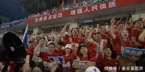 苏超联赛引热议，中国球迷热情高，常州队何时迎突破