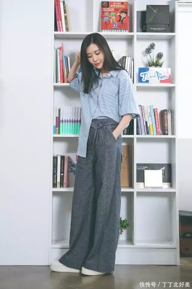 田朴珺终于不是“贵族”打扮,穿条纹衬衫+阔腿裤,简约又高级向佐回应造型争议:在娱乐圈就应该娱乐大家,感慨终于活出自己 田朴珺终于不是“贵族”打扮,穿条纹衬衫+阔腿裤,简约又高级向佐回应造型争议:在娱乐圈就应该娱乐大家,感慨终于活出自己