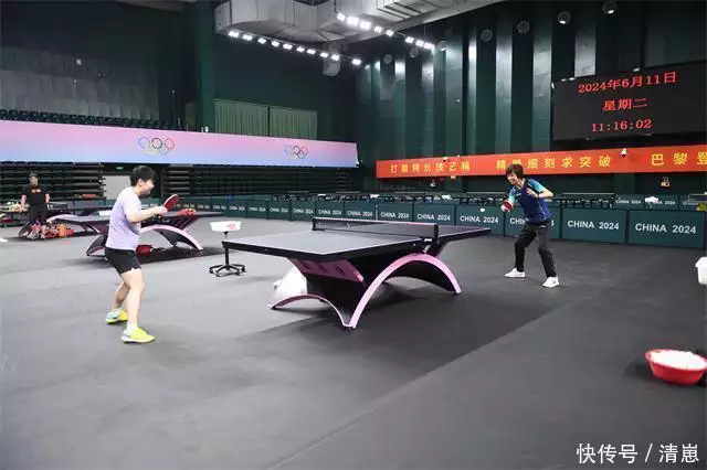 孙颖莎赚大了!周继红邀请三代大魔王丘壳,助力小魔王加冕法网31岁在央视春晚一举成名,观众都以为他退隐了,其实已经去世10年了(图2) 孙颖莎赚大了!周继红邀请三代大魔王丘壳,助力小魔王加冕法网31岁在央视春晚一举成名,观众都以为他退隐了,其实已经去世10年了(图2)