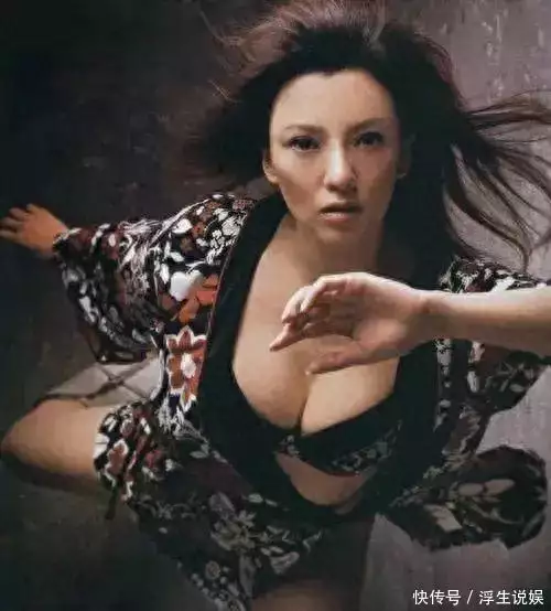 彭丹主演的五部电影，哪部才是真正的精彩之作？何超琼亲身示范：不穿老年装、不烫阿婆头，过了60岁气质也高级