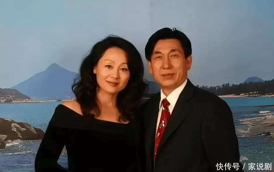 王姬做姥姥了！女婿是当红小生，亲家曾是央视《新闻联播》主播老照片：罕见穿着黑丝的王祖贤；酒吧里喝嗨了的女孩-第4张图片-黑龙江新闻八